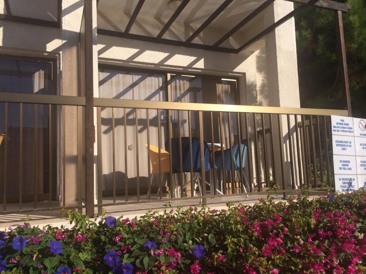 Kings Annex Aparthotel Paphos Exterior foto