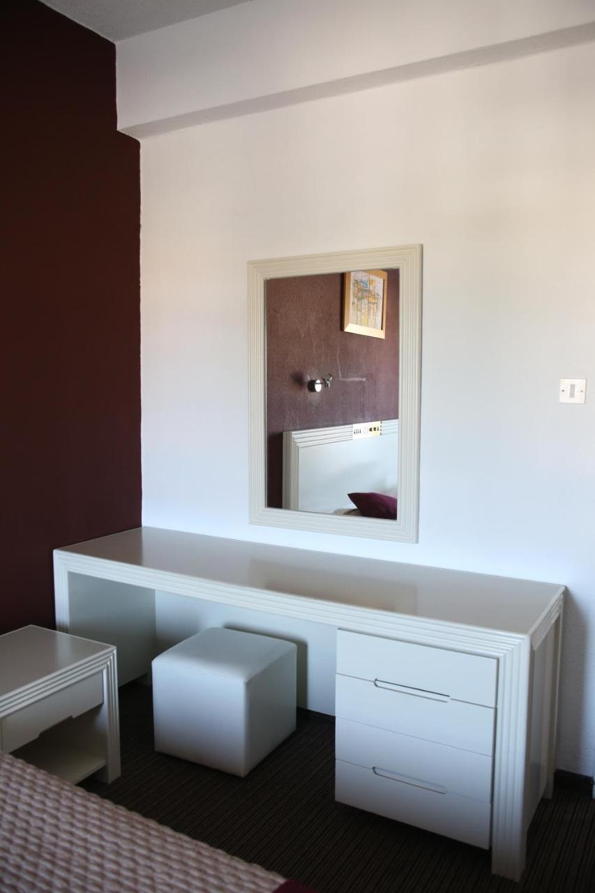 Kings Annex Aparthotel Paphos Exterior foto