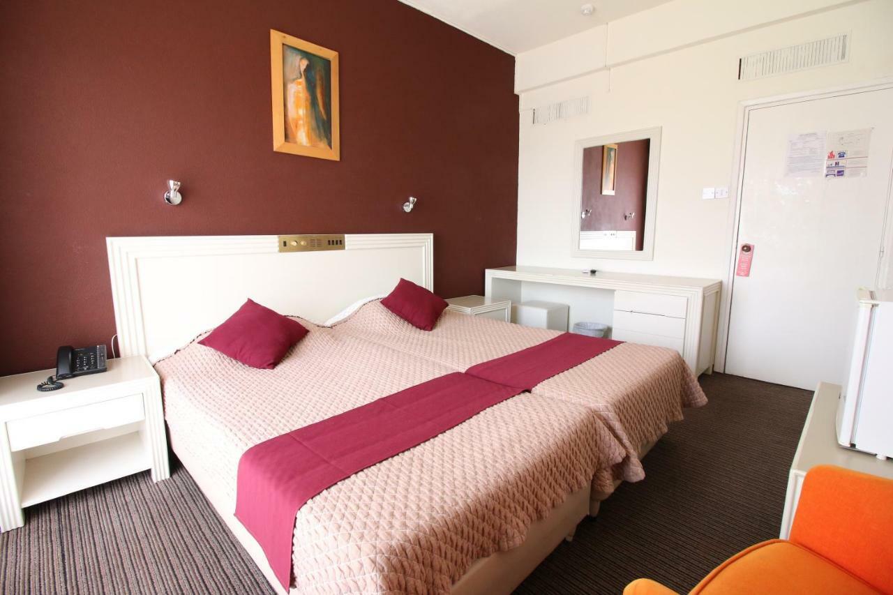 Kings Annex Aparthotel Paphos Exterior foto